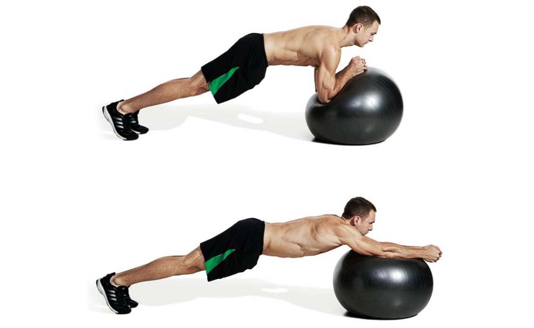 رول کردن با توپ تناسب اندام Swiss Ball Rollout از جمله حرکات تعادلی-تمرکزی تمرینات سیکس پک شکم به حساب می آید - ژن سبز