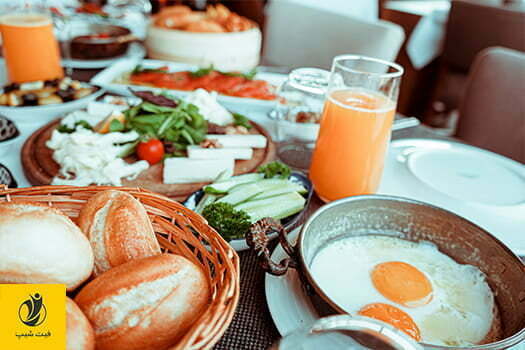 عکس یک میز صبحانه حاوی انواع مواد غذایی رژیمی برای لاغری -ژن سبز