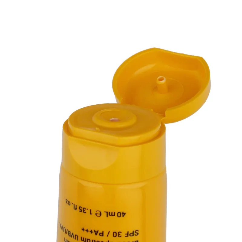 کرم ضد آفتاب و ضد لک بی رنگ لافارر مدل SPF30 مناسب پوست خشک 4